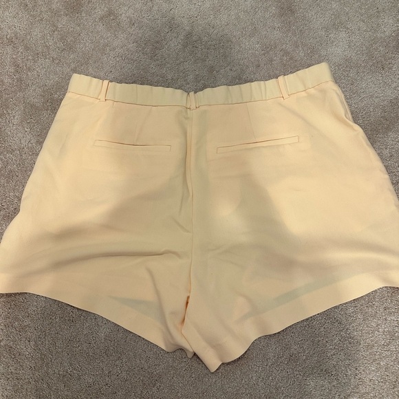 Abercrombie & Fitch Yellow Trouser High rise Curve Love shorts size 35/20 NWT - Picture 4 of 4